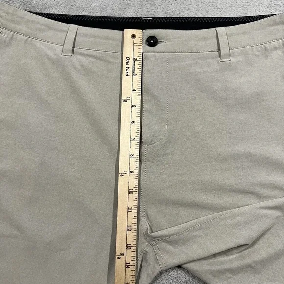 Vuori Aim Shorts Mens 38 Beige V368 Chino Golf Stretch Lightweight Performance - Picture 6 of 14